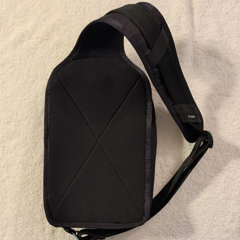 Pacsafe Metrosafe LS150 Anti-Theft Shoulder Crossbody Travel Bag black